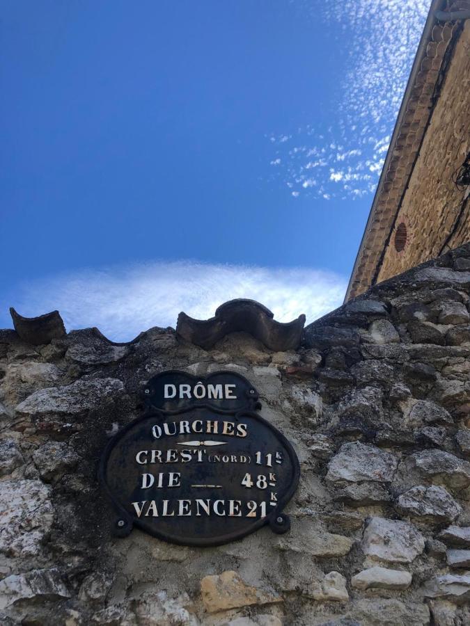 Ourches Domaine Des Chabriers B&B 외부 사진