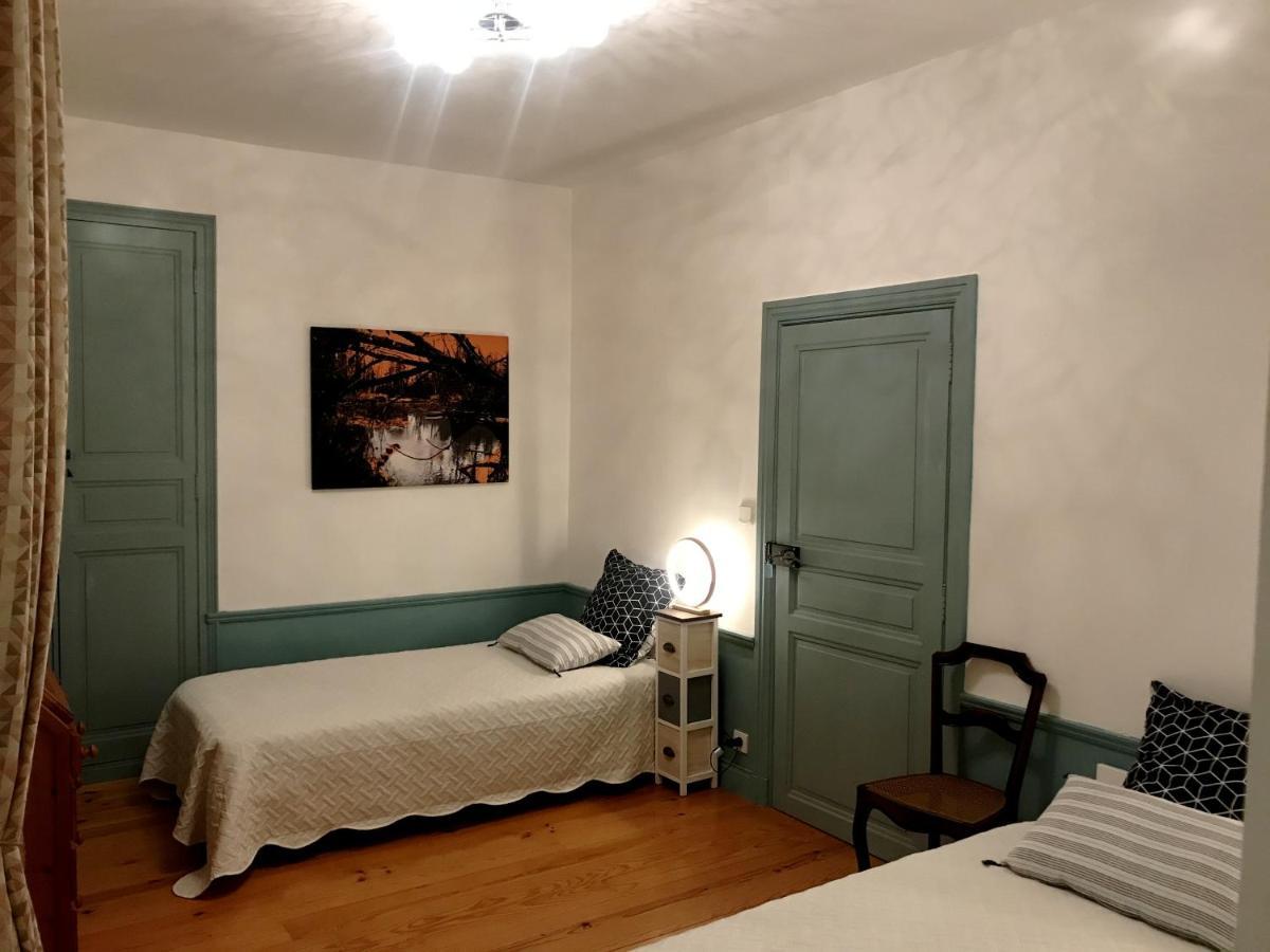 Ourches Domaine Des Chabriers B&B 외부 사진
