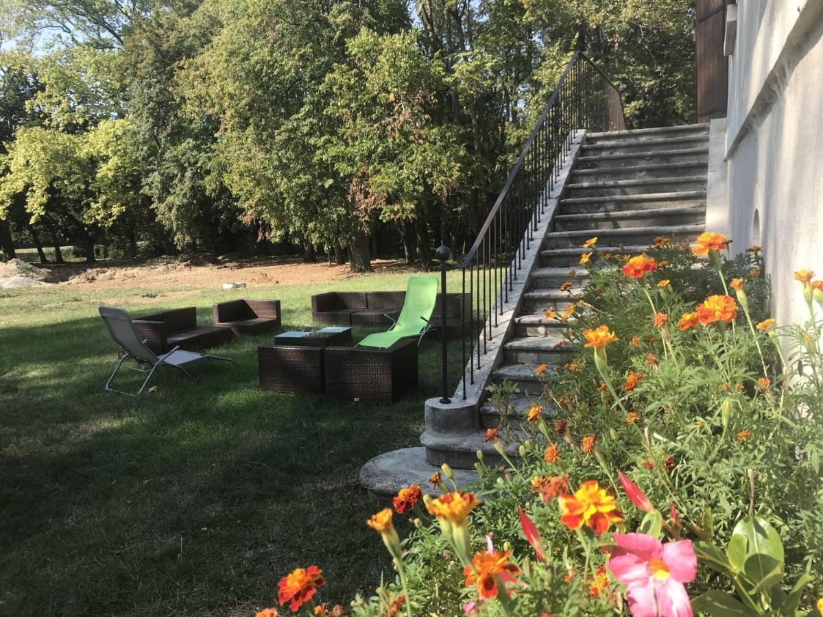 Ourches Domaine Des Chabriers B&B 외부 사진