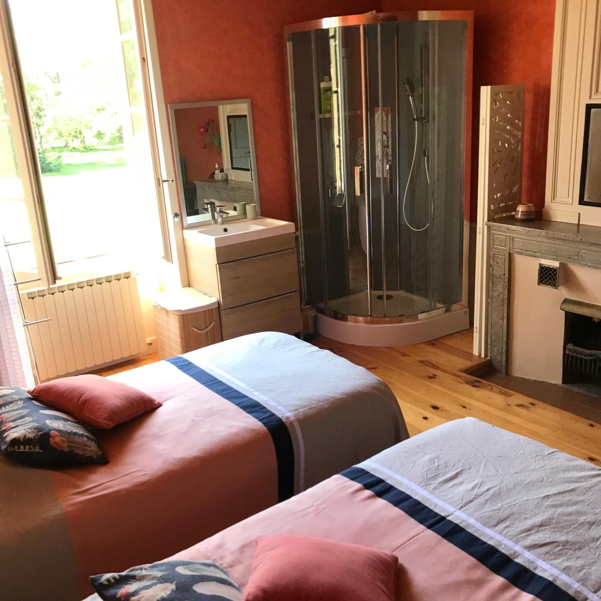 Ourches Domaine Des Chabriers B&B 외부 사진